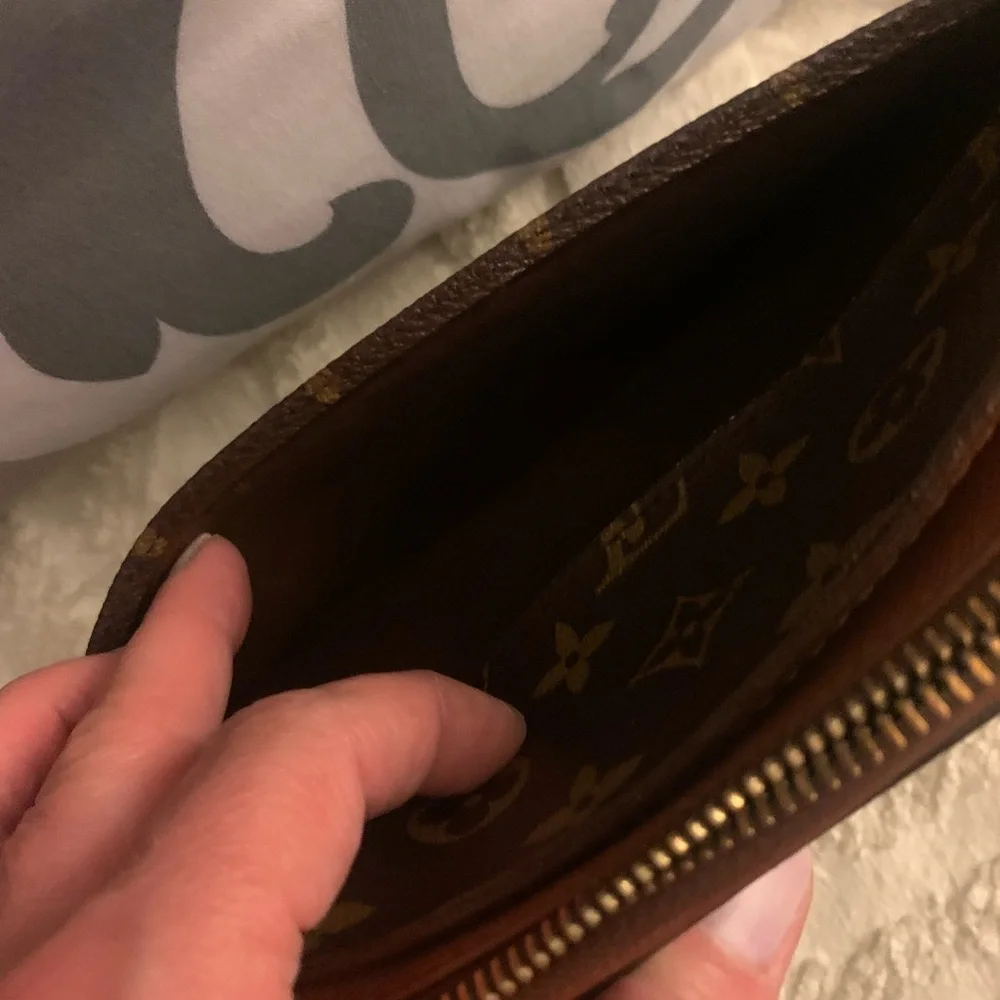 Louis Vuitton Orsay Clutch - Picture 11 of 13